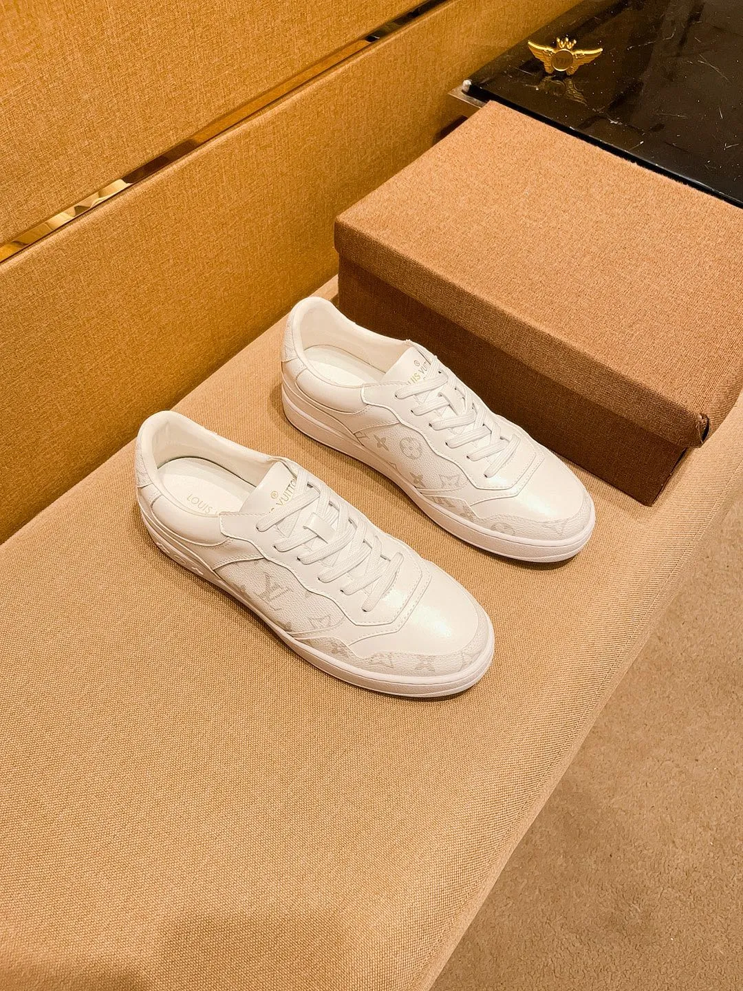 Men's shoes💰 400💰[LV]🔥Louis Vuitton, high-end men's shoes brand, official website 1:1 latest masterpiece: the upper is made of Italian imported first-layer cowhide with a comfortable and breathable lining➕original non-slip and wear-resistant outsole🔥, making walking more convenient and comfortable! An exclusive new model, a stunning work, a beautiful 1:1 replica [color] compared to the official quality! Create a fashionable personality to set off your uniqueness! A must-have for trendy men! Classic🔥Size: 38-44 Color: 🔥Multiple colors available🔥